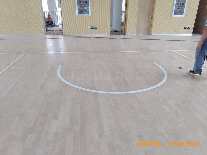 云南倪家营第三小学篮球馆体育地板安装案例3