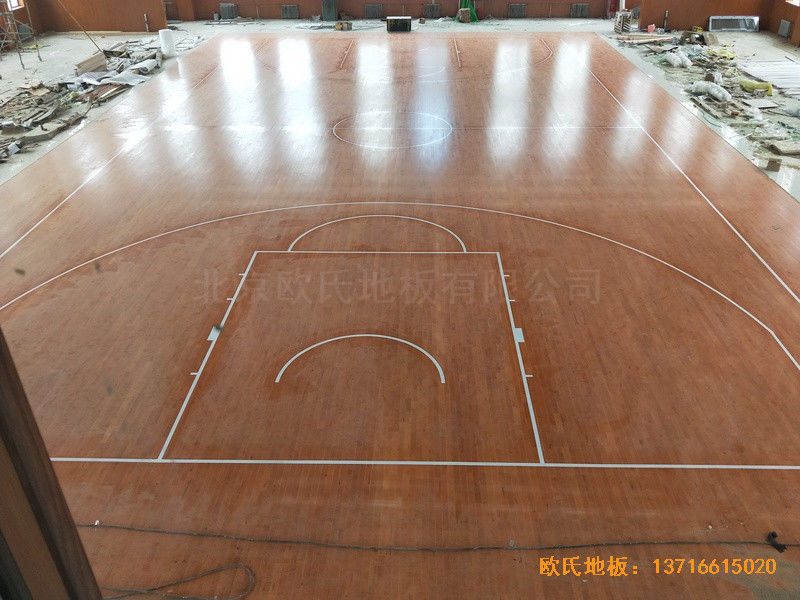 海南民族高中篮球馆运动地板铺设案例3
