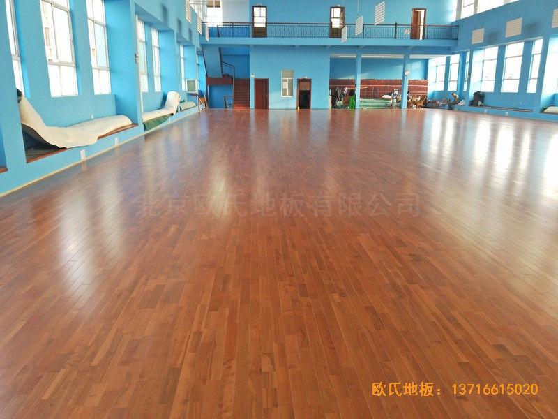 云南公安局小区羽毛球馆体育地板铺设案例2
