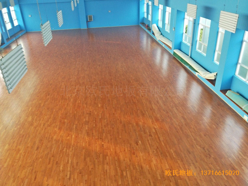 云南公安局小区羽毛球馆体育地板铺设案例3