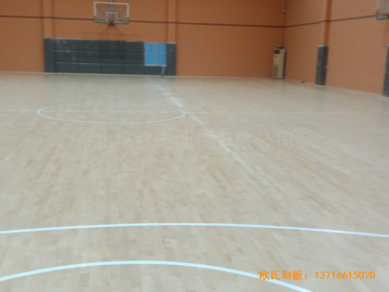 湖北武汉实验外国语学校篮球馆运动地板铺设案例0