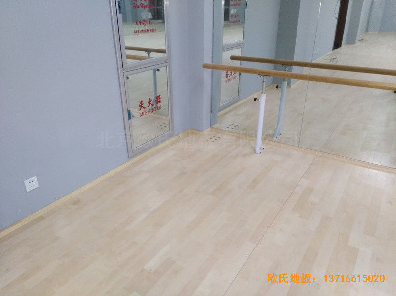 湖北猎豹汽车产业园运动馆体育木地板铺设案例5