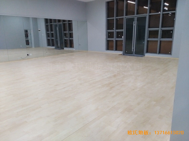 湖北猎豹汽车产业园运动馆体育木地板铺设案例6