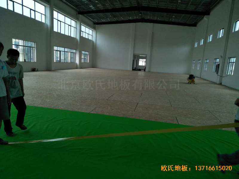 湖北鄢家河三组篮球馆体育木地板铺装案例2