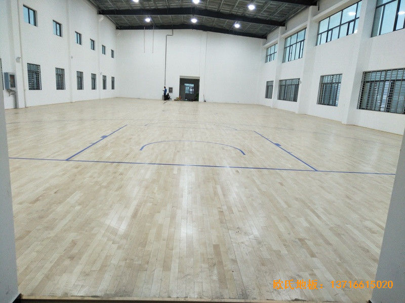 湖北鄢家河三组篮球馆体育木地板铺装案例4