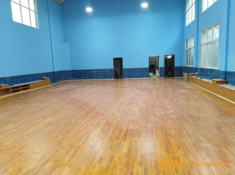 湖南娄底市建设银行羽毛球馆体育地板安装案例4