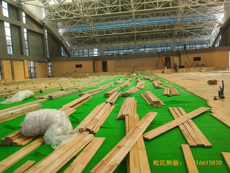 湖南杨山实验中学体育馆运动木地板施工案例2