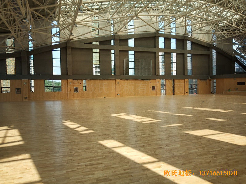 湖南杨山实验中学体育馆运动木地板施工案例3