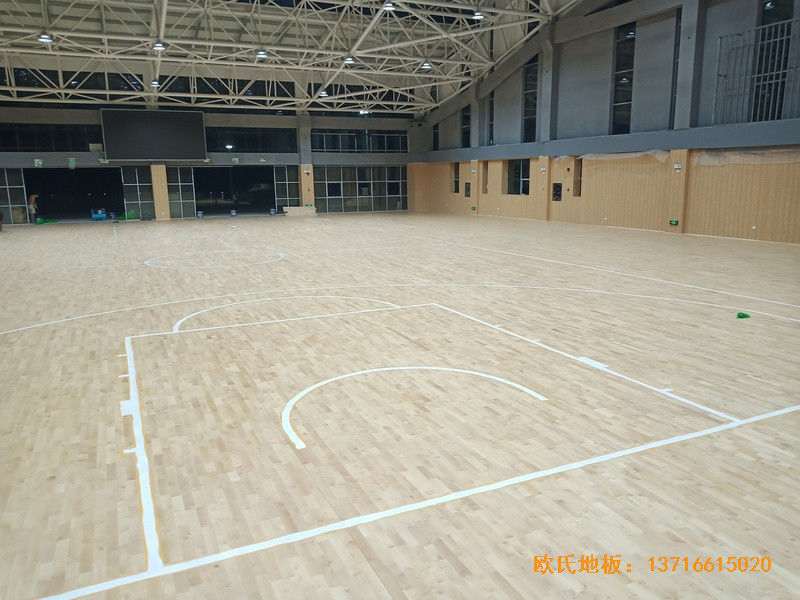 湖南杨山实验中学体育馆运动木地板施工案例4
