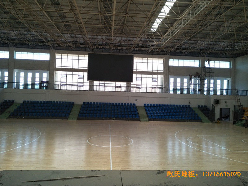 湖南邵阳学院篮球馆运动地板施工案例3