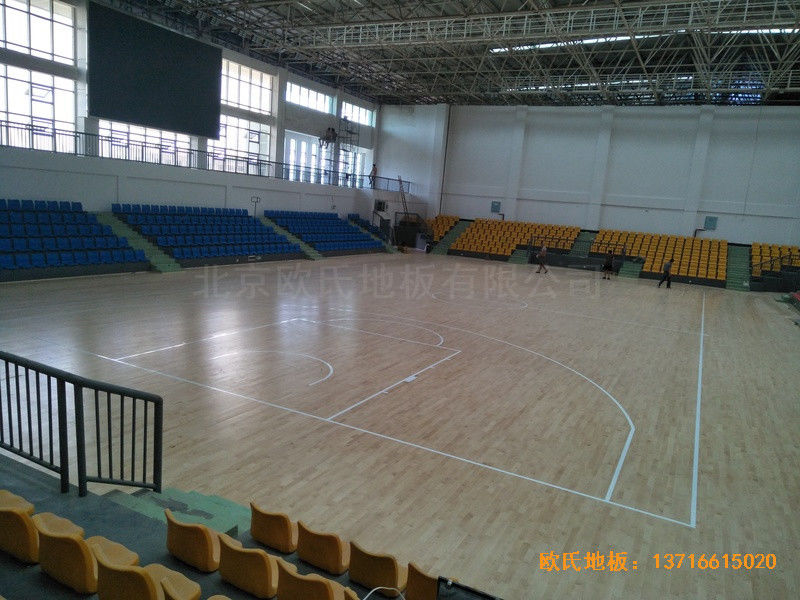 湖南邵阳学院篮球馆运动地板施工案例4