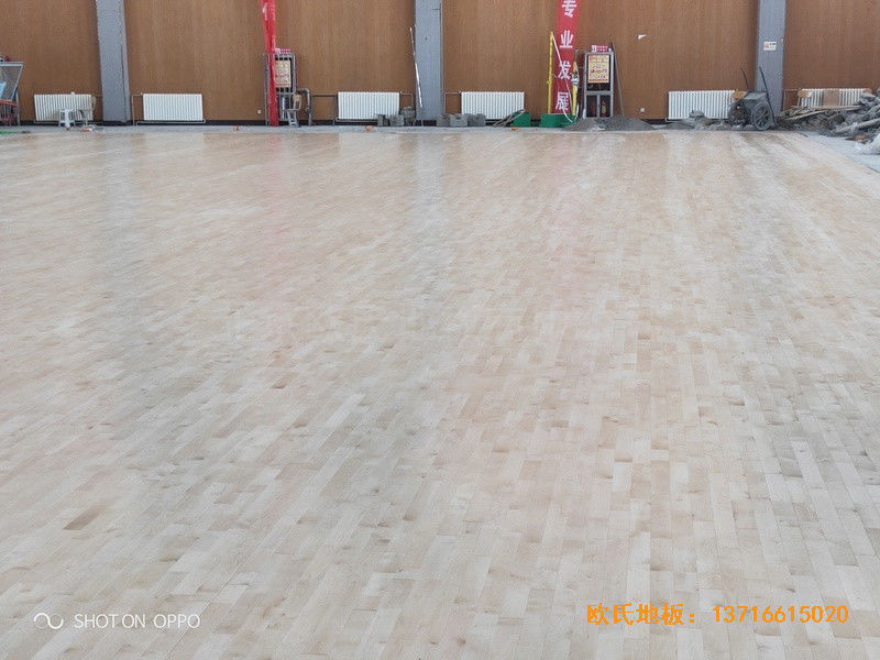 西宁世纪职业技术学校篮球馆运动地板铺设案例3