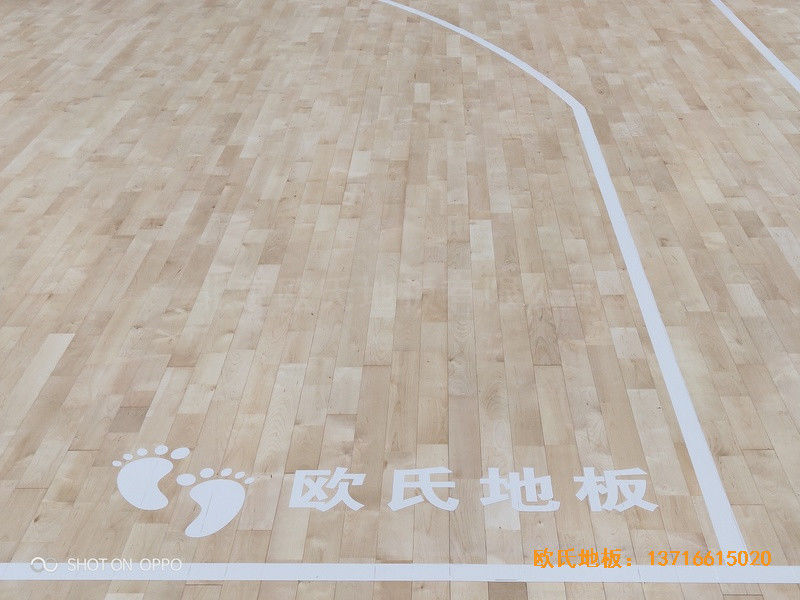 西宁世纪职业技术学校篮球馆运动地板铺设案例4