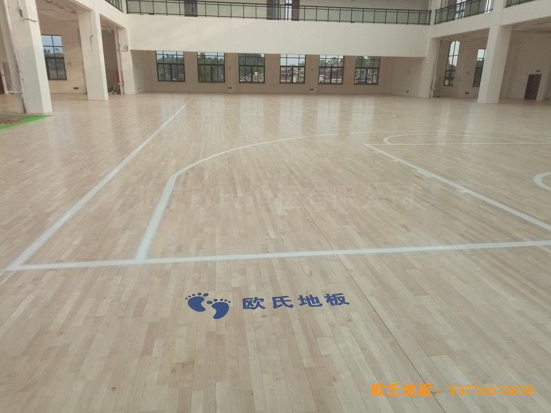 贵阳清华中学分校篮球馆运动地板安装案例4