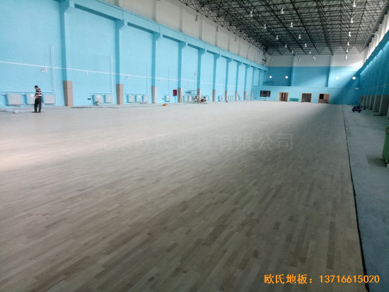 郑州枣庄热力分公司体育馆体育木地板铺装案例4