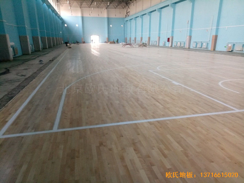 郑州枣庄热力分公司体育馆体育木地板铺装案例5