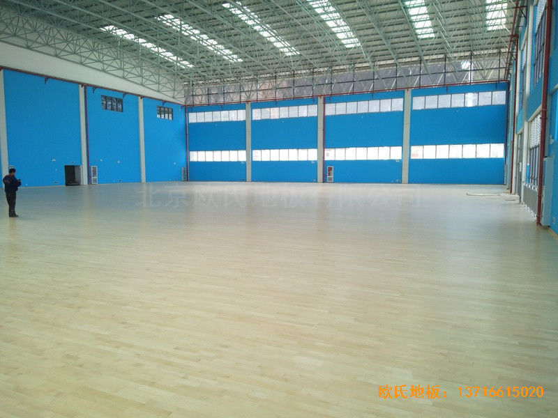 云南文山州文山学院体育馆运动木地板安装案例0