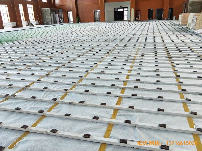 青海贵南县第三民族高中篮球馆体育地板铺设案例1