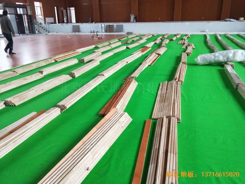青海贵南县第三民族高中篮球馆体育地板铺设案例2