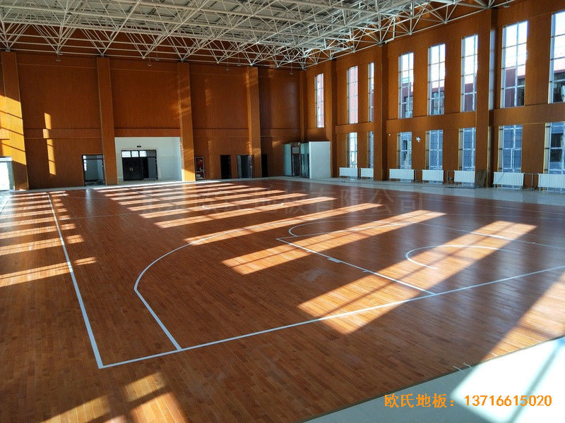 青海贵南县第三民族高中篮球馆体育地板铺设案例3