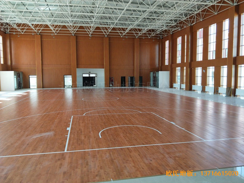 青海贵南县第三民族高中篮球馆体育地板铺设案例4