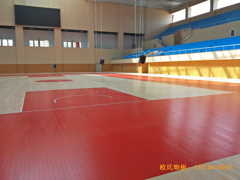 云南楚雄医专学院篮球馆体育地板安装案例5