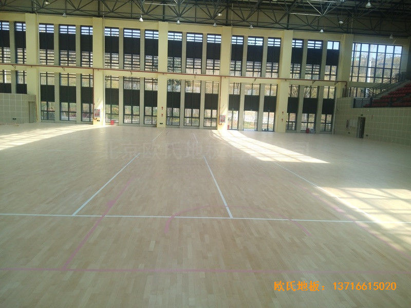云南滇西技术大学总部篮球馆体育木地板施工案例4