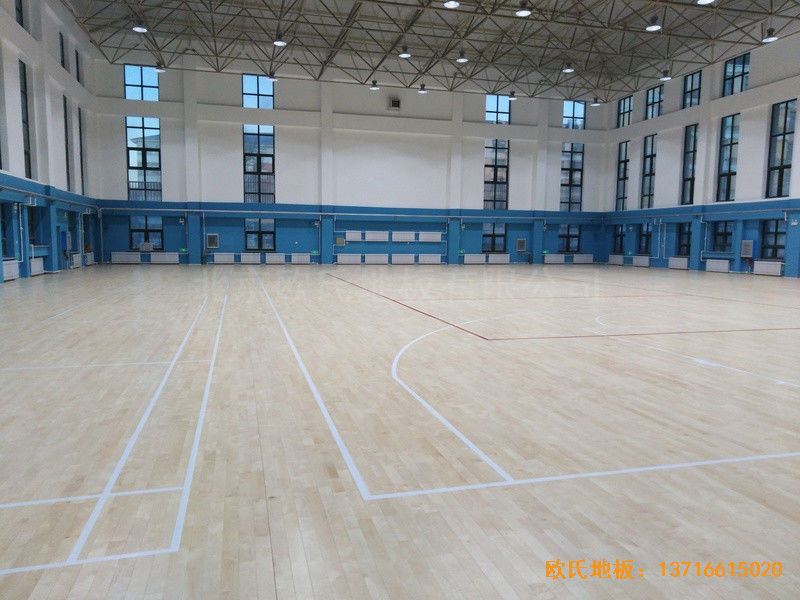 内蒙古扎兰屯职业学院篮球馆体育地板施工案例1