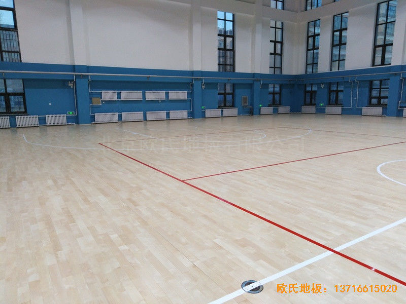 内蒙古扎兰屯职业学院篮球馆体育地板施工案例2