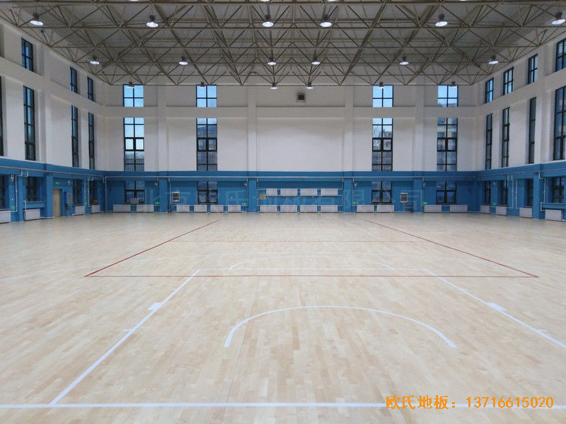 内蒙古扎兰屯职业学院篮球馆体育地板施工案例5