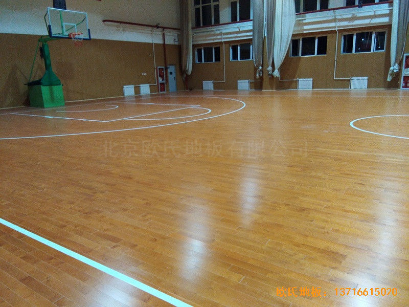 北京怀柔实验小学篮球馆体育地板施工案例4