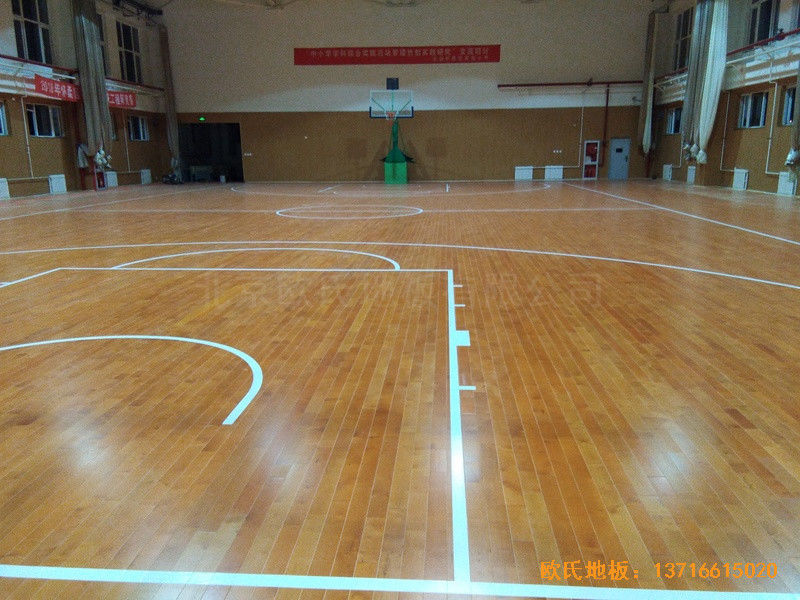 北京怀柔实验小学篮球馆体育地板施工案例5