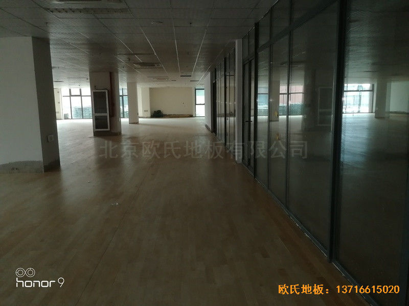 上海松江区佘山镇文体中心体育地板铺设案例2