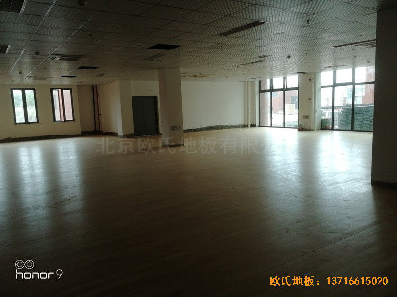 上海松江区佘山镇文体中心体育地板铺设案例3
