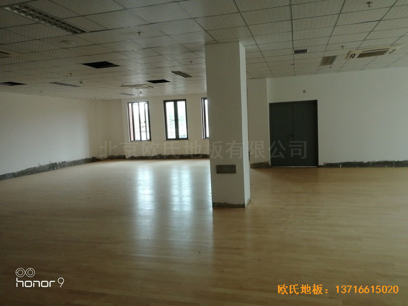 上海松江区佘山镇文体中心体育地板铺设案例4