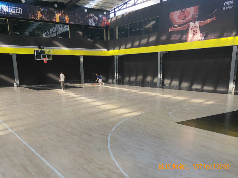 南阳体育篮球俱乐部运动地板铺设案例0