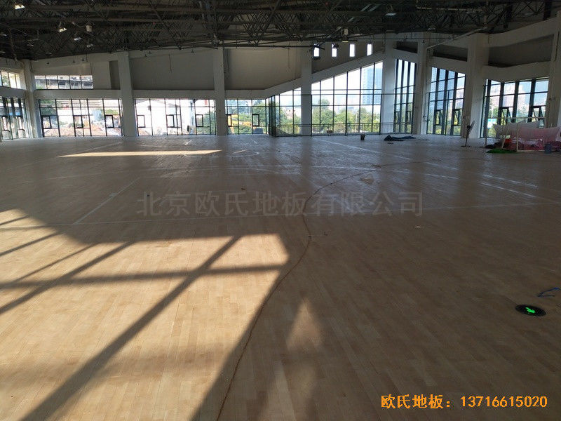 四川宜宾市临港实验学校体育馆体育地板施工案例0