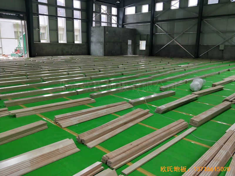 四川阿坝州马尔康消防支队篮球馆体育木地板铺装案例2