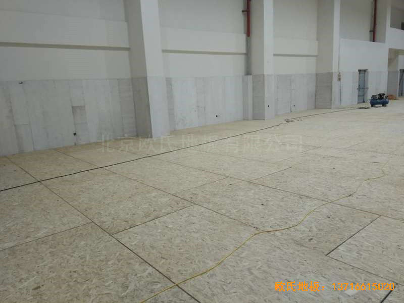 上海滨江文教区三楼篮球馆运动地板施工案例1