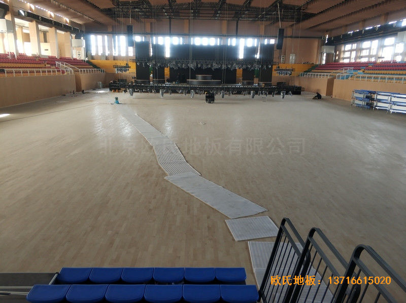 宝鸡职业技术学院体育馆运动木地板安装案例3