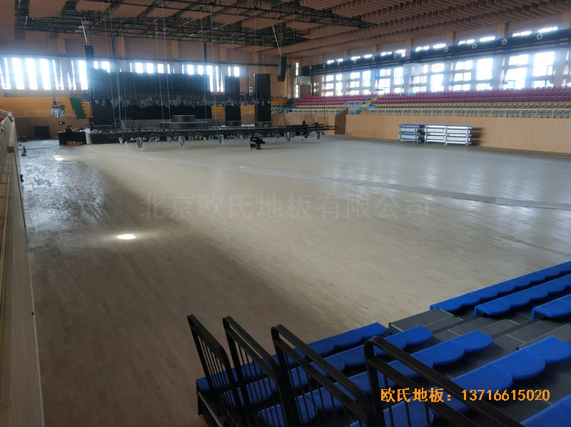 宝鸡职业技术学院体育馆运动木地板安装案例4
