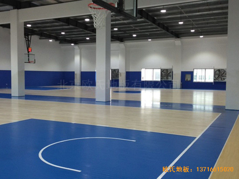 上海虹梅南路2599鑫空蓝球馆体育地板安装案例0