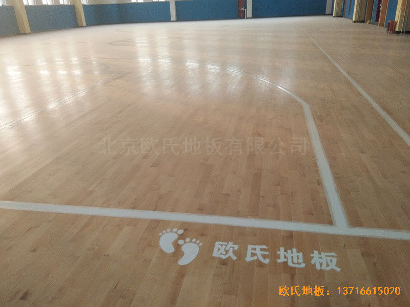 山东李沧徐水路小学篮球馆运动地板安装案例4