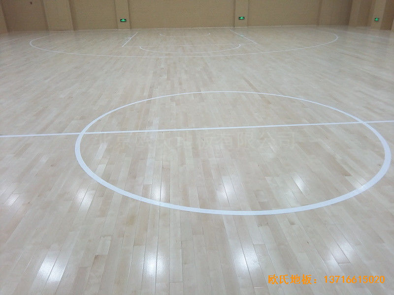 山东济南历下区燕山学校篮球馆运动木地板施工案例4