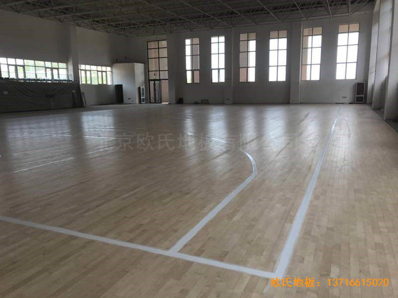 山东济南历城区雪山小学篮球馆体育木地板铺设案例4