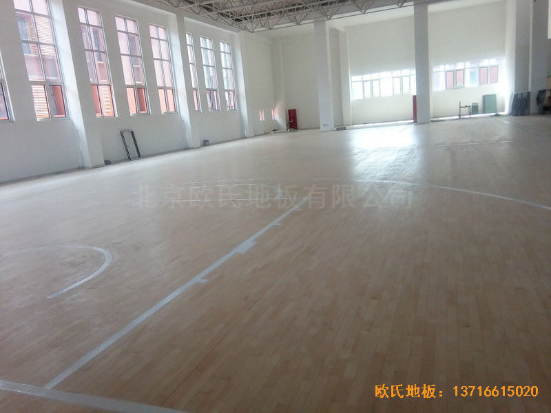 山东济南历城区雪山小学篮球馆体育木地板铺设案例5