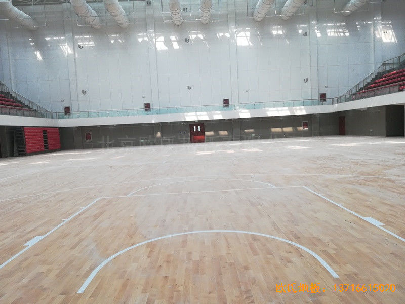 山东济南长清山东管理学院篮球馆运动木地板铺设案例3