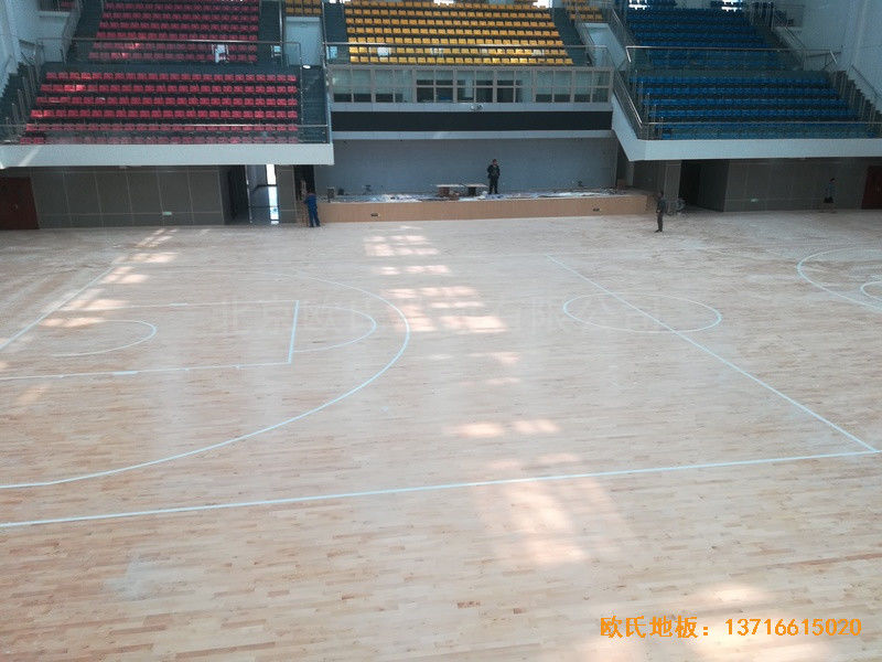 山东济南长清山东管理学院篮球馆运动木地板铺设案例4