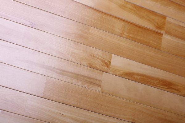 体育木地板如何铺装防潮膜