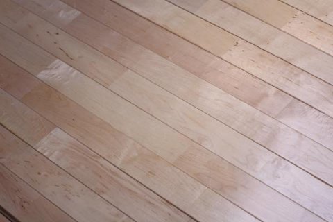 国内运动木地板应向NBA地板看齐